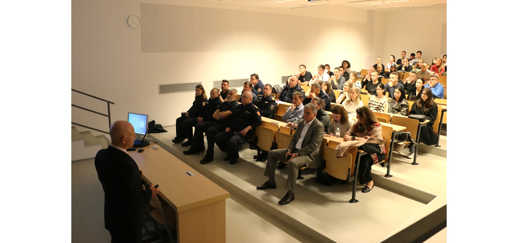 Lecture by Peter Faulding, expert in rescue operations, underwater searches, and forensic investigations at Department of forensic sciences